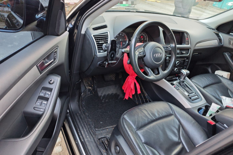 奥迪Q5 2017款 Plus 40 TFSI 进取型中控内饰20