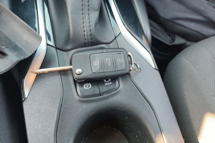 丰田 锋兰达 2022款 2.0L CVT精英版中控内饰7001