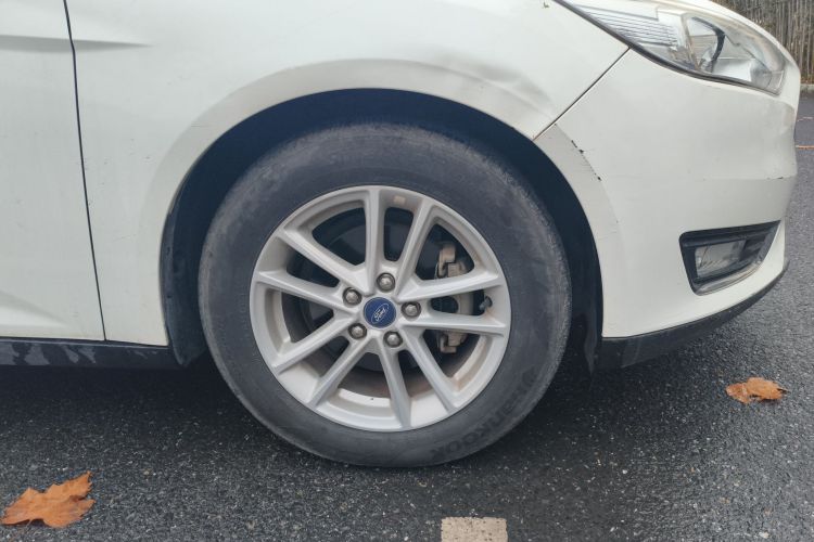 福特 福克斯 2015款 三厢 1.6L 手动风尚型车身外观10