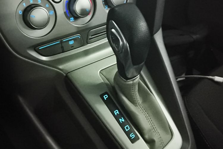 福特 福克斯 2012款 三厢 1.6L 自动舒适型局部细节18