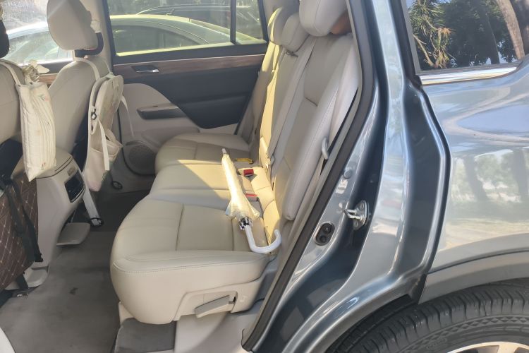 广汽传祺 传祺GS8 2017款 320T 两驱豪华智联版（七座）中控内饰7004