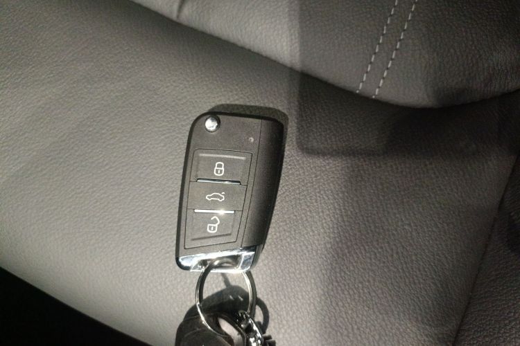 奥迪Q2L 2023款 35TFSI 时尚致雅型中控内饰11