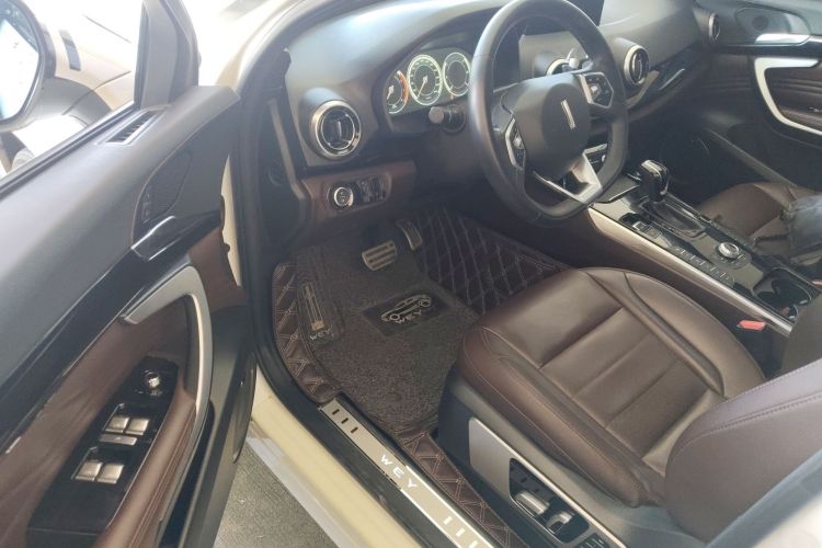 魏牌 VV7 2017款 2.0T 旗舰型中控内饰7003