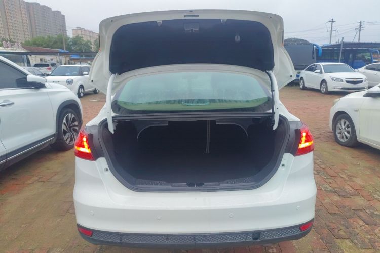 福特 福克斯 2015款 三厢 1.6L 自动舒适型机舱底盘23