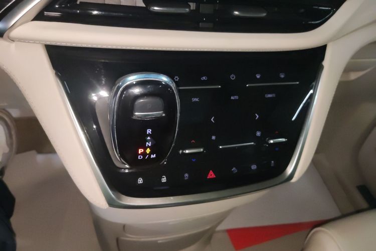 别克GL8 2022款 改款 Avenir艾维亚 七座亲礼版中控内饰18