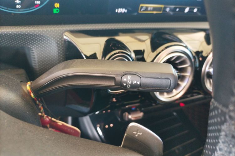 奔驰A级 2022款 改款二 A 200 L 运动轿车时尚型中控内饰18