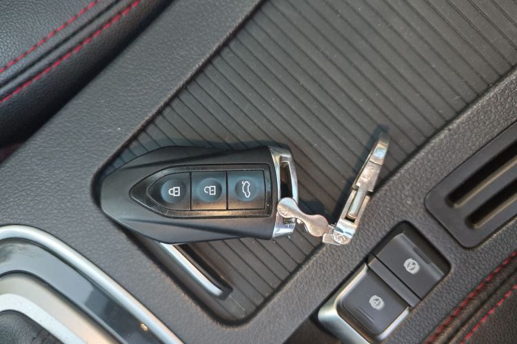 猎豹汽车 猎豹CS10 2017款 2.0T 自动豪华型中控内饰11