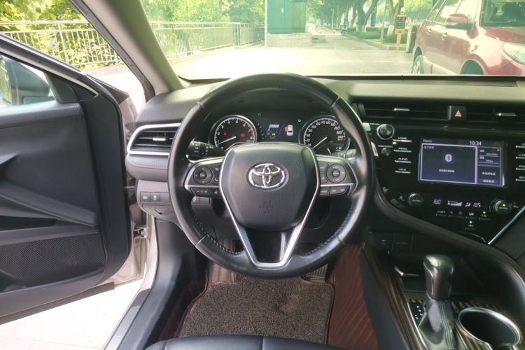 丰田 凯美瑞 2018款 2.0G 豪华版中控内饰13