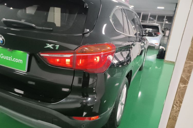 宝马X1 2016款 sDrive18Li 时尚型车身外观9