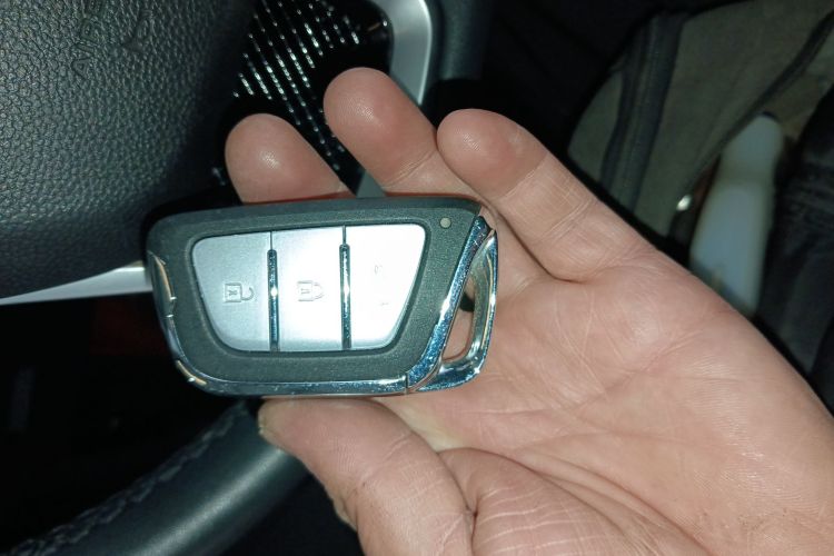 思皓X8 2022款 大圣版 300T DCT行者型 7座中控内饰7001