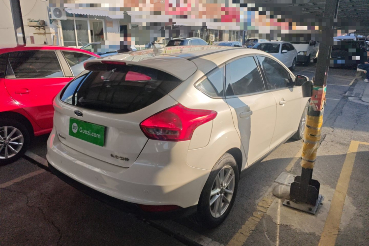 福特 福克斯 2018款 两厢经典 1.6L 自动风尚型智行版车身外观6005