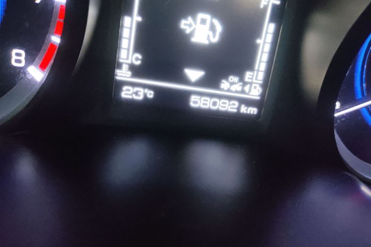 长安 逸动 2019款 高能版 1.6L GDI 自动先锋型 国VI中控内饰15