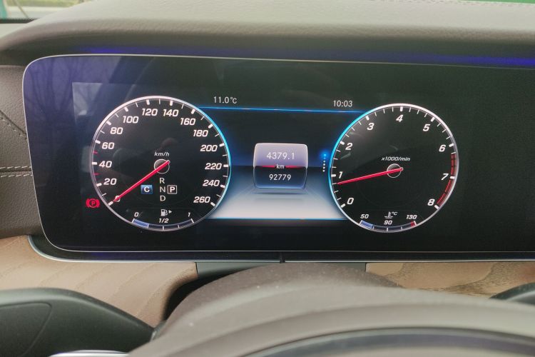 奔驰E级 2018款 改款 E 300 L 豪华型中控内饰15