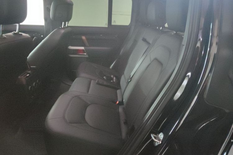 路虎卫士 2023款 改款 110 3.0T P400 暗黑特别版中控内饰7004