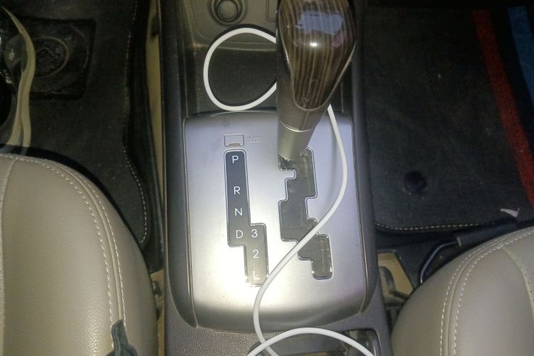 现代 悦动 2011款 1.6L 自动舒适型中控内饰18