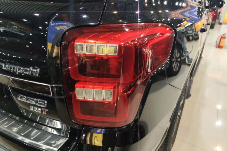 广汽传祺 传祺GS8 2017款 320T 两驱豪华智联版（七座）车身外观9