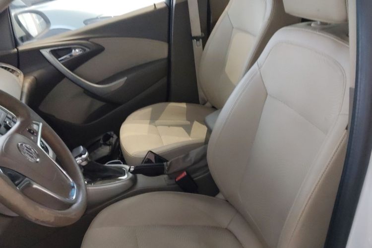 别克 英朗 2013款 GT 1.6L 自动时尚版中控内饰19