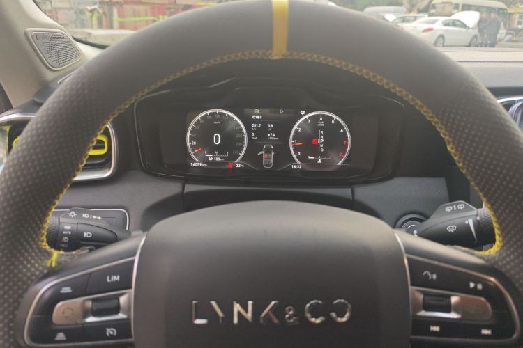 领克01 2017款 2.0T 两驱型Pro版中控内饰14