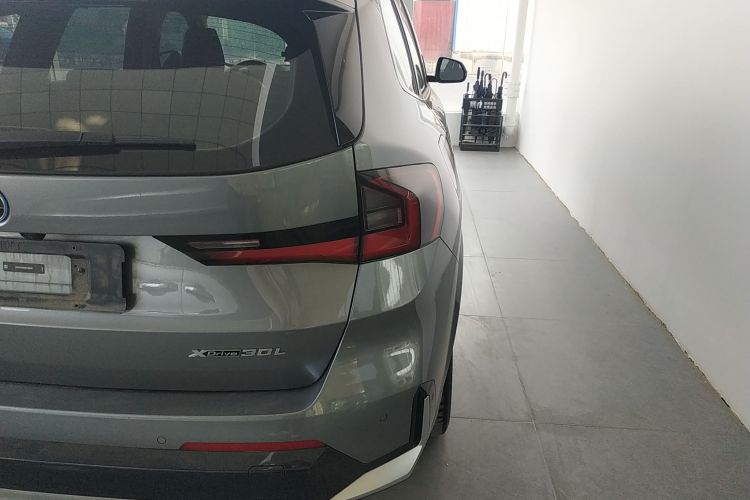 宝马iX1 2023款 xDrive30L X设计套装车身外观9