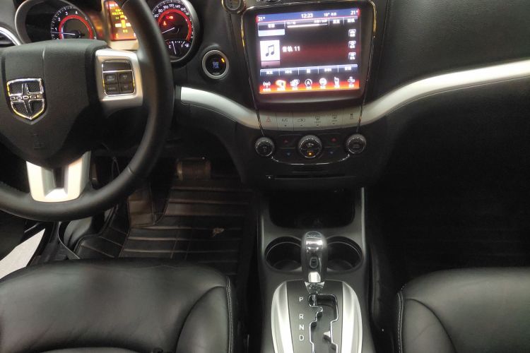 道奇 酷威 2013款 2.4L 两驱尊尚版中控内饰18