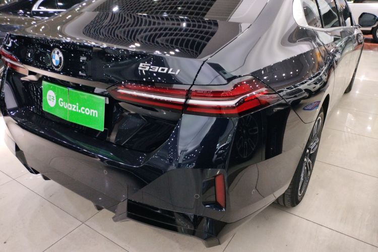 宝马5系 2025款 530Li 领先型 M运动套装车身外观9