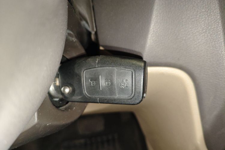 福特 福克斯 2013款 两厢经典 1.8L 自动时尚型中控内饰7001