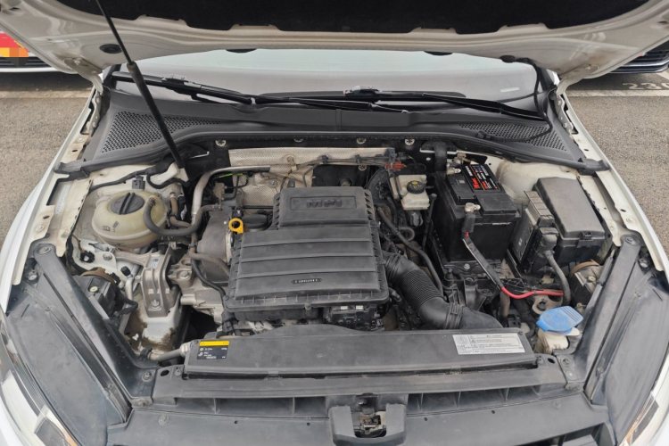 大众 高尔夫 2017款 1.6L 自动舒适百万辆纪念版机舱底盘24