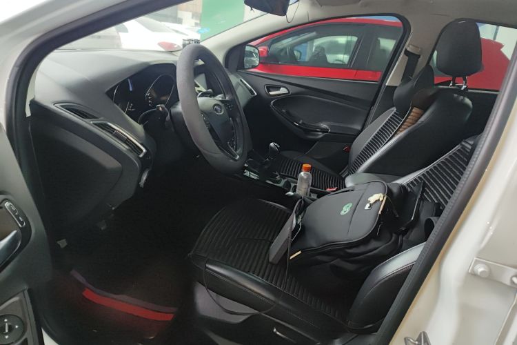 福特 福克斯 2017款 两厢 EcoBoost 125 手动超能风尚型智行版中控内饰19