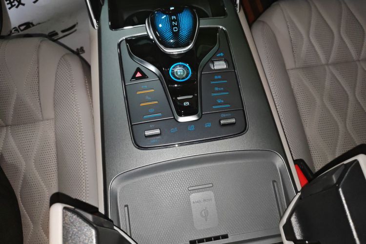 比亚迪 唐新能源 2024款 DM-p 荣耀版 215KM 四驱尊享型局部细节18