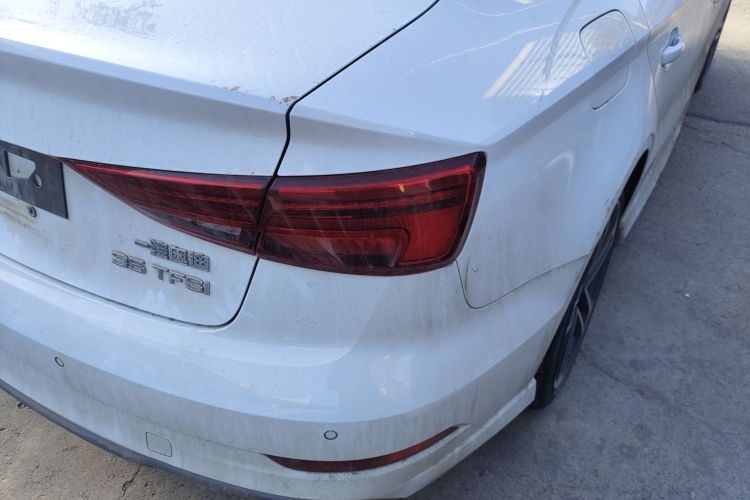 奥迪A3 2018款 30周年年型 Limousine 35 TFSI 运动型车身外观9