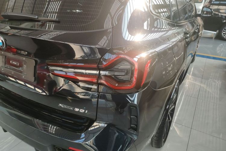 宝马X3 2023款 改款 xDrive30i 领先型 M曜夜套装车身外观9