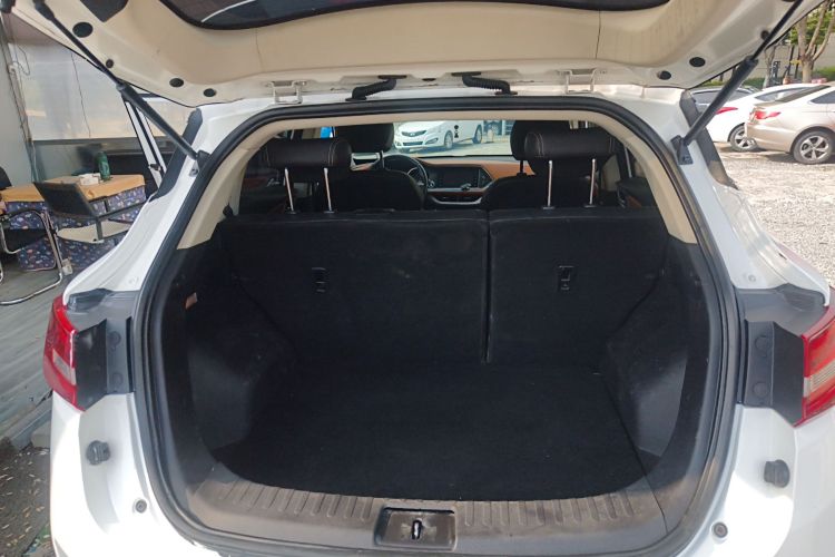 众泰T300 2017款 1.5T CVT尊享型机舱底盘23