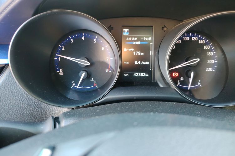 丰田C-HR 2018款 2.0L 领先天窗版 国V中控内饰15