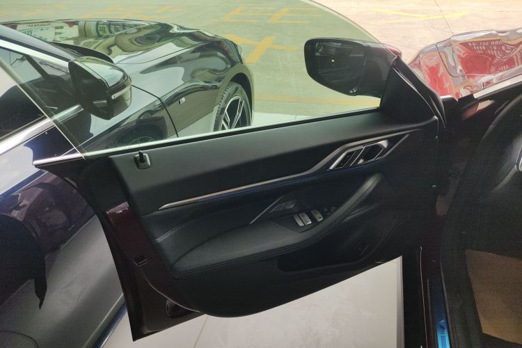 宝马i4 2023款 eDrive35中控内饰7007