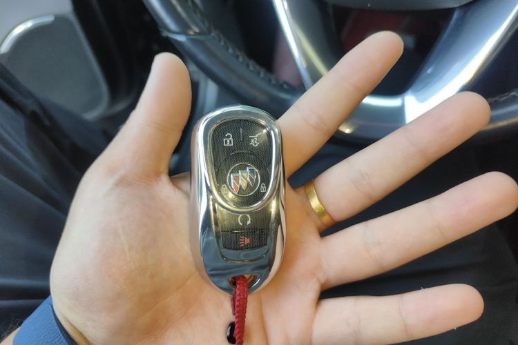 别克 昂科旗 2020款 28T 四驱尊贵型中控内饰7001