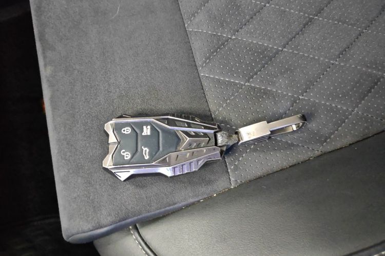 红旗HS7 2021款 2.0T DCT两驱智联旗畅版中控内饰11