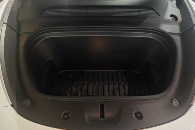 特斯拉 Model Y 2021款 长续航全轮驱动版局部细节24