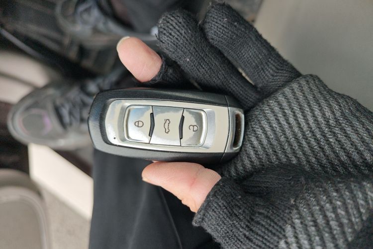 吉利汽车 帝豪 2016款 三厢 1.5L CVT豪华型中控内饰11