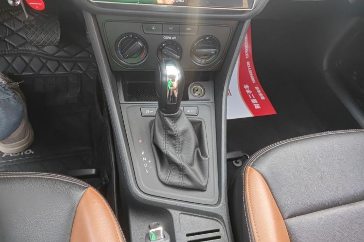 大众 朗逸 2017款 1.6L 自动风尚版中控内饰18