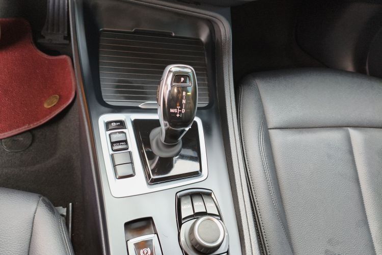 宝马1系 2020款 120i 时尚型局部细节18