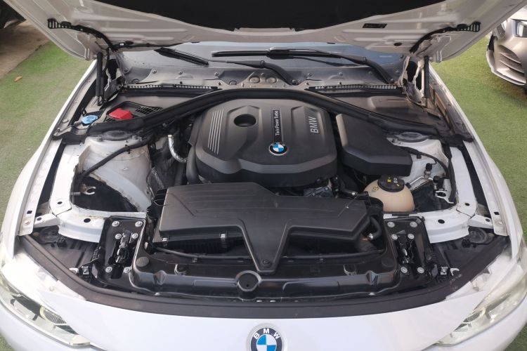 宝马3系 2018款 318Li机舱底盘24