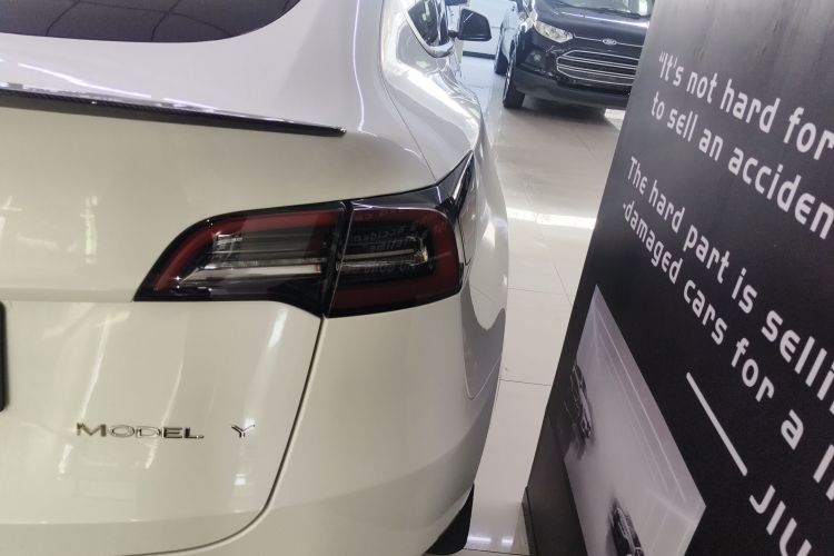 特斯拉 Model Y 2022款 长续航全轮驱动版车身外观6006