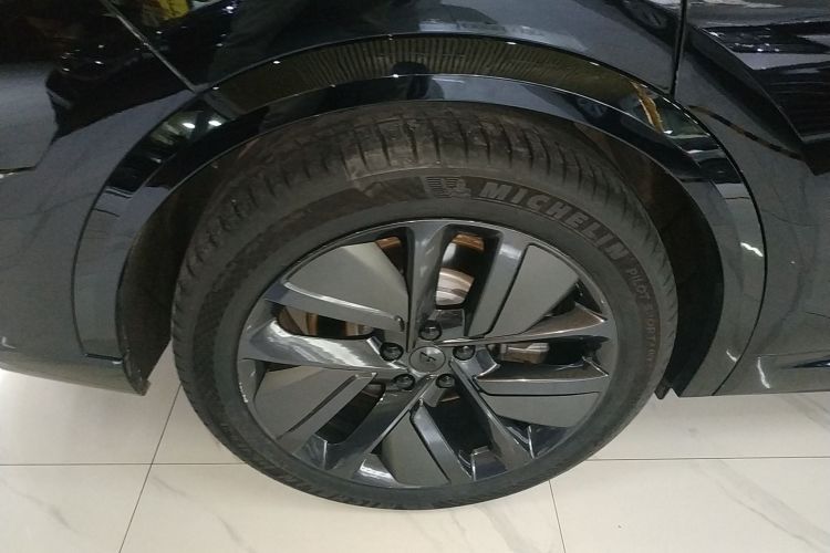 理想汽车 理想L9 2024款 Ultra车身外观6008