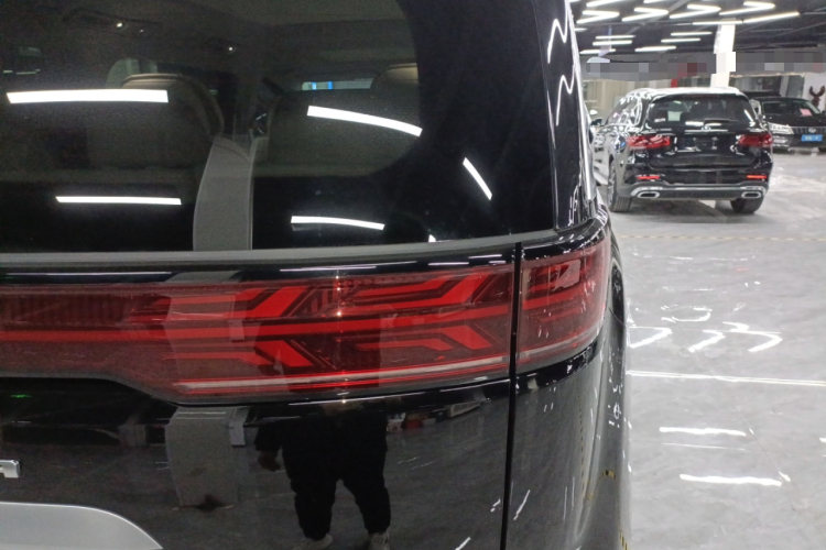 腾势D9 2024款 DM-i 980 四驱尊贵型车身外观9