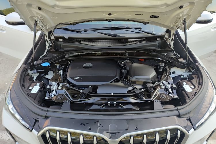 宝马X1 2023款 sDrive25Li X设计套装机舱底盘24