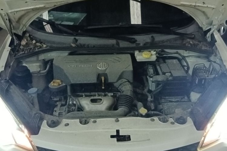 名爵3 2013款 1.5L AMT精英版机舱底盘24