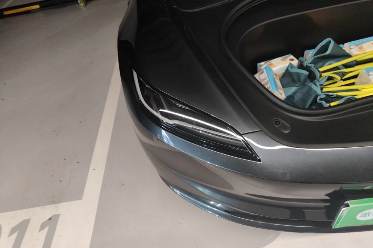 特斯拉 Model 3 2025款 后轮驱动版车身外观8