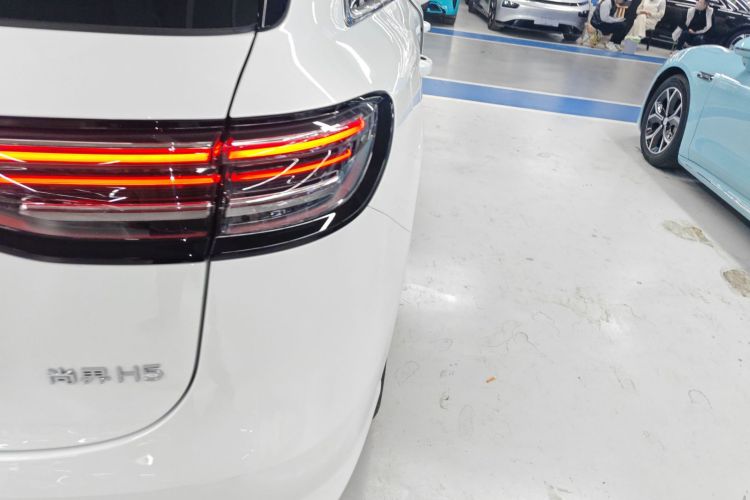 鸿蒙智行 尚界H5 2025款 增程 Max车身外观6006