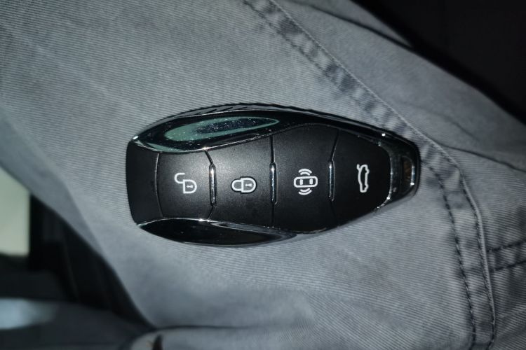 红旗H5 2024款 1.5T DCT智联旗韵版中控内饰11