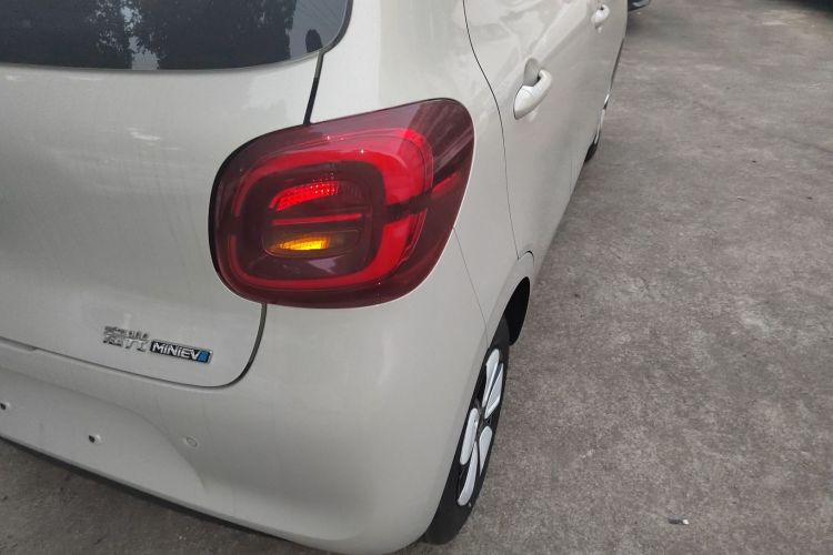 五菱汽车 宏光MINIEV 2025款 四门版 进阶款车身外观9